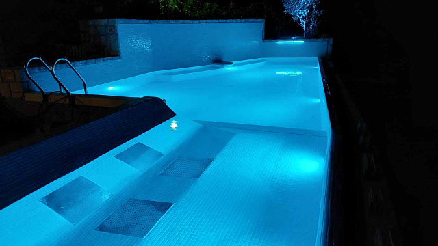 Luxury Stone Villa in a Private Location with Sea View — photo 11